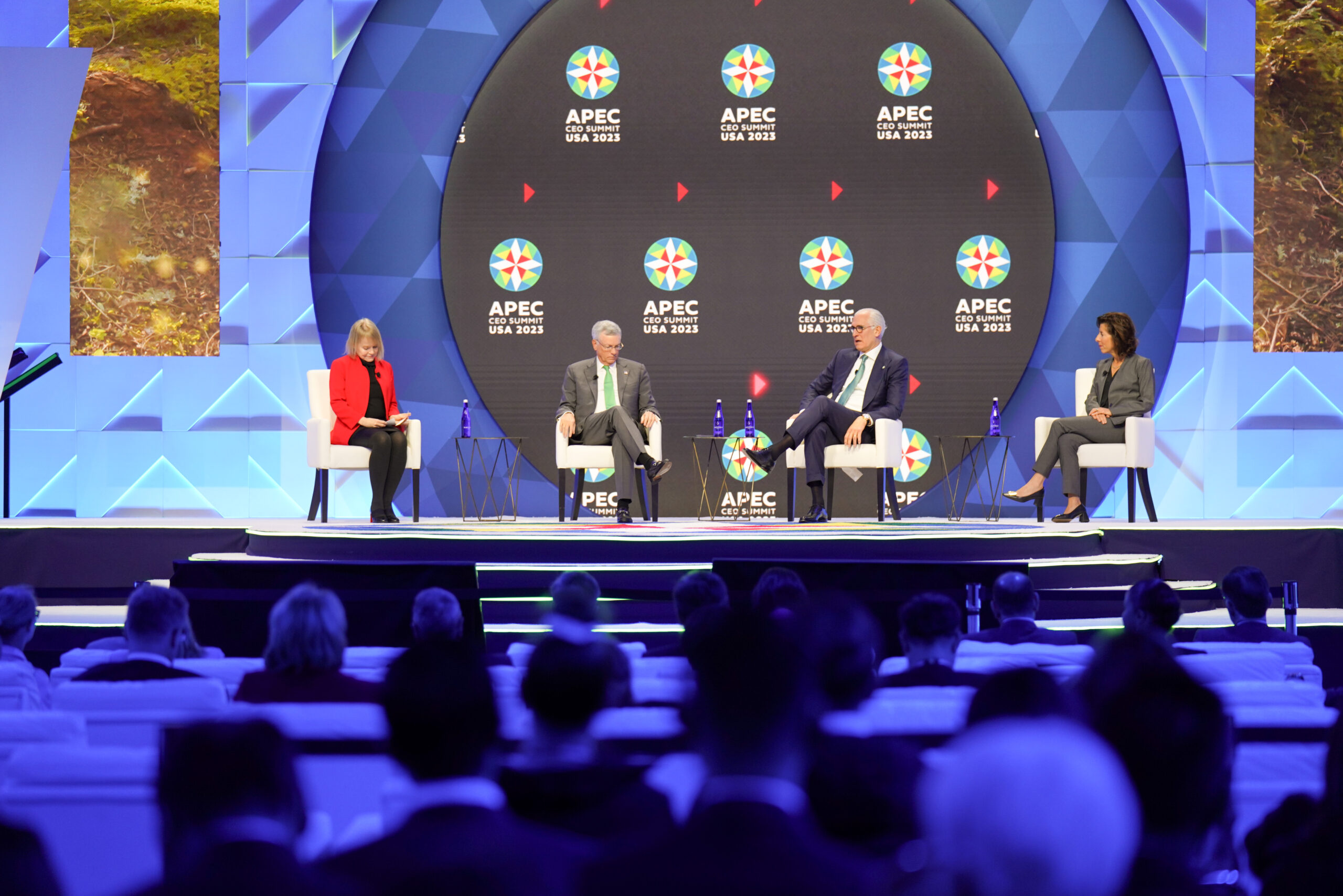 APEC Leaders Kick Off CEO Summit with Bold Visions for Inclusive Growth